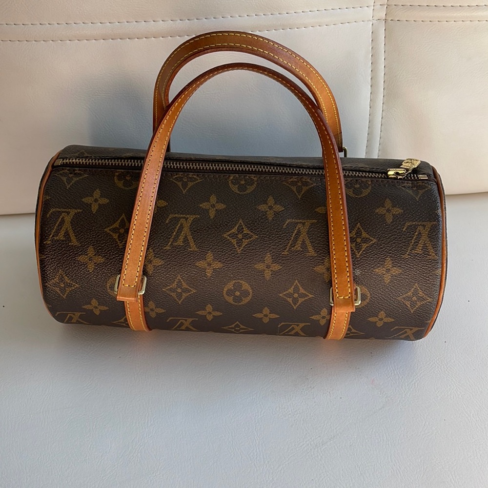 Louis Vuitton tootsie roll bag great condition gently used
